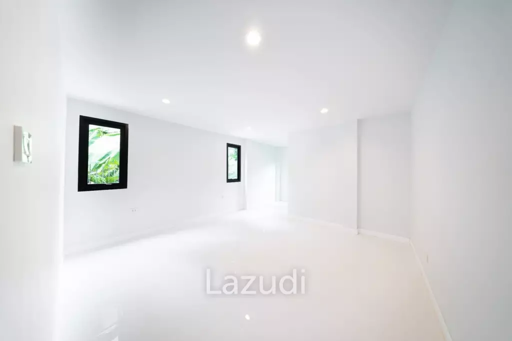 4 Beds 4 Baths 400 SQ.M. Pool  Villa in North Pattaya