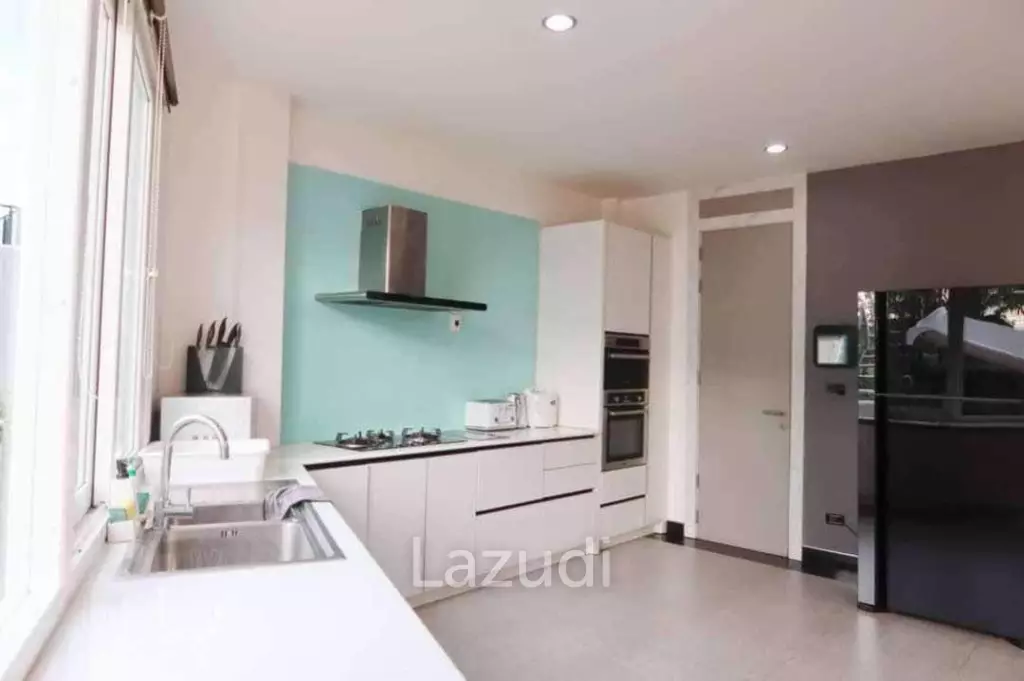 4  Beds 5 Baths 500 SQ.M. Mountain Village 2