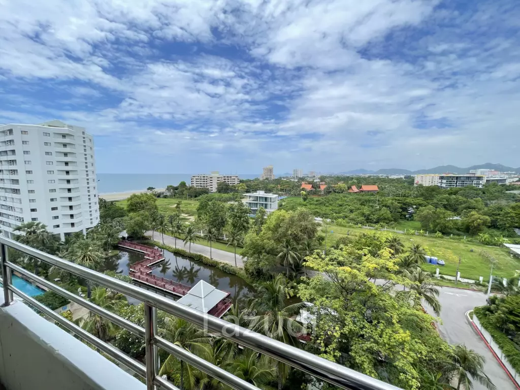 Palm Pavillion: 1-bedroom condo with sea view