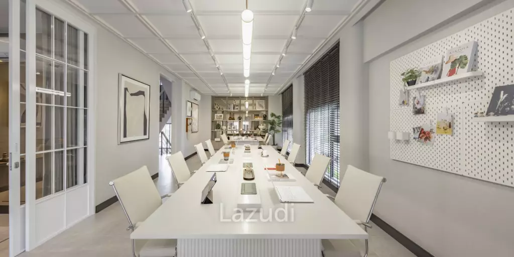 Luxury Home Office in Khlong Toei Nuea Bangkok