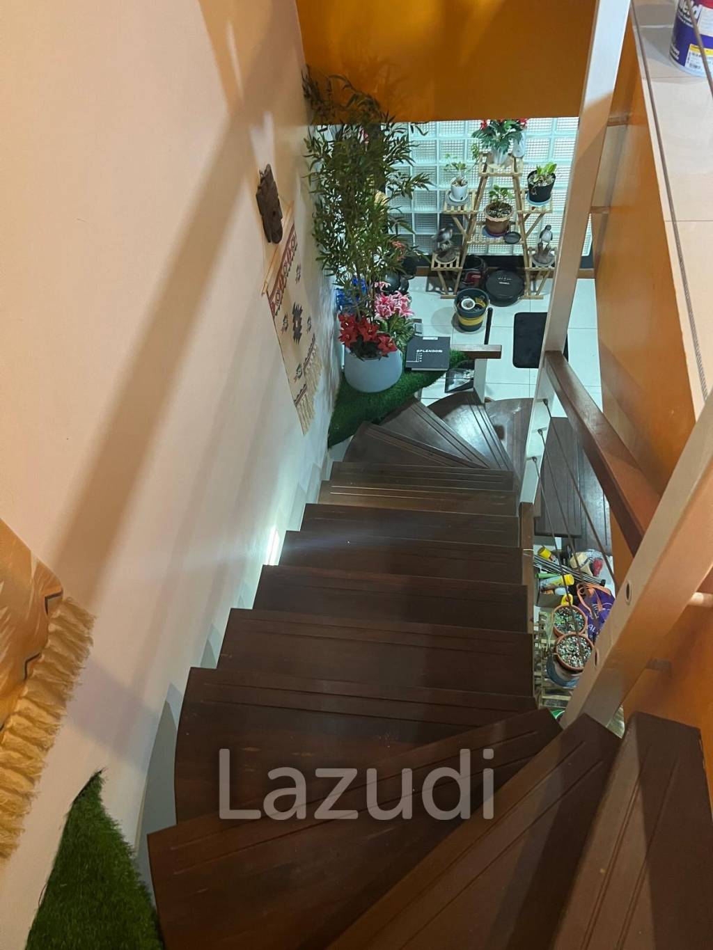 Stunning 3-Bedroom Townhouse with Sea Views Near Patong Beach
