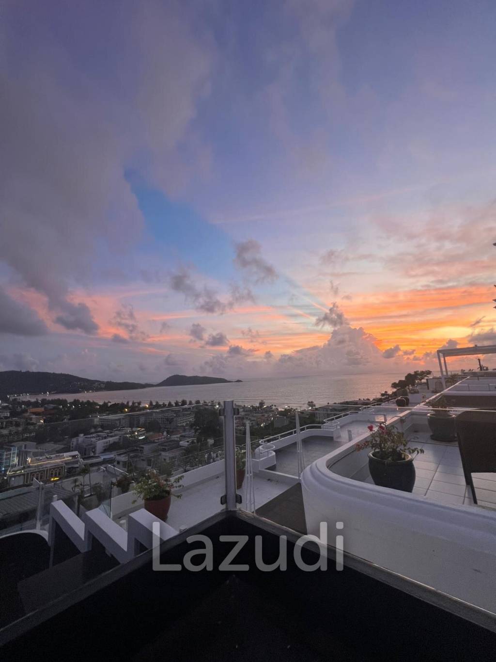 Stunning 3-Bedroom Townhouse with Sea Views Near Patong Beach