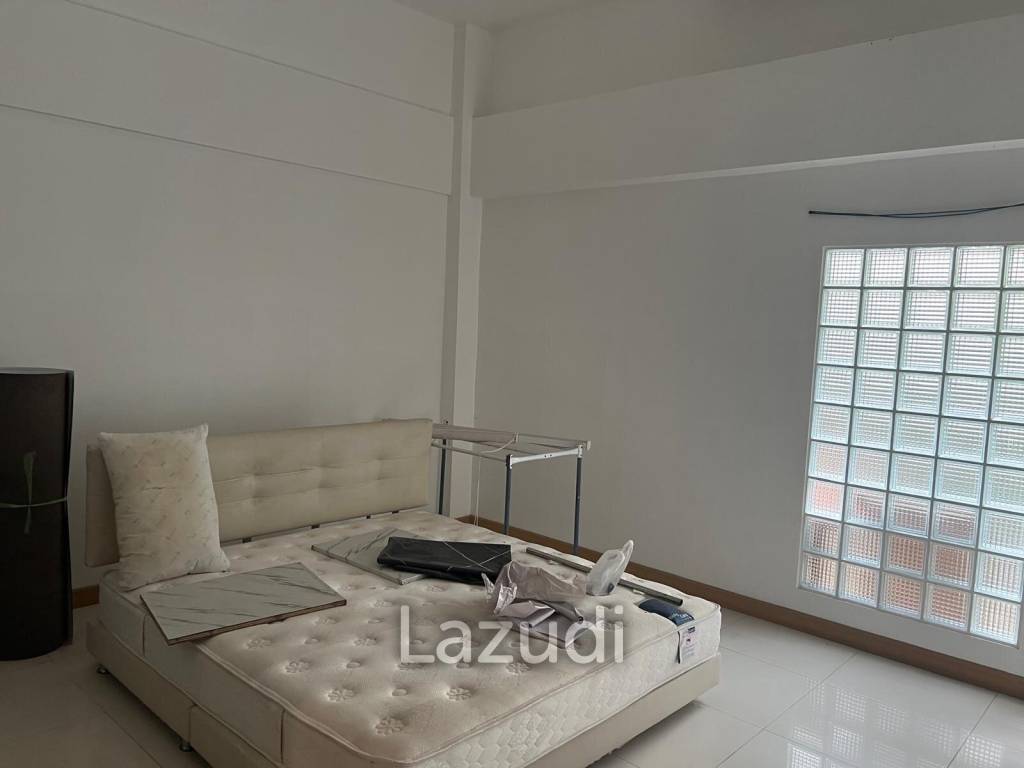 Stunning 3-Bedroom Townhouse with Sea Views Near Patong Beach