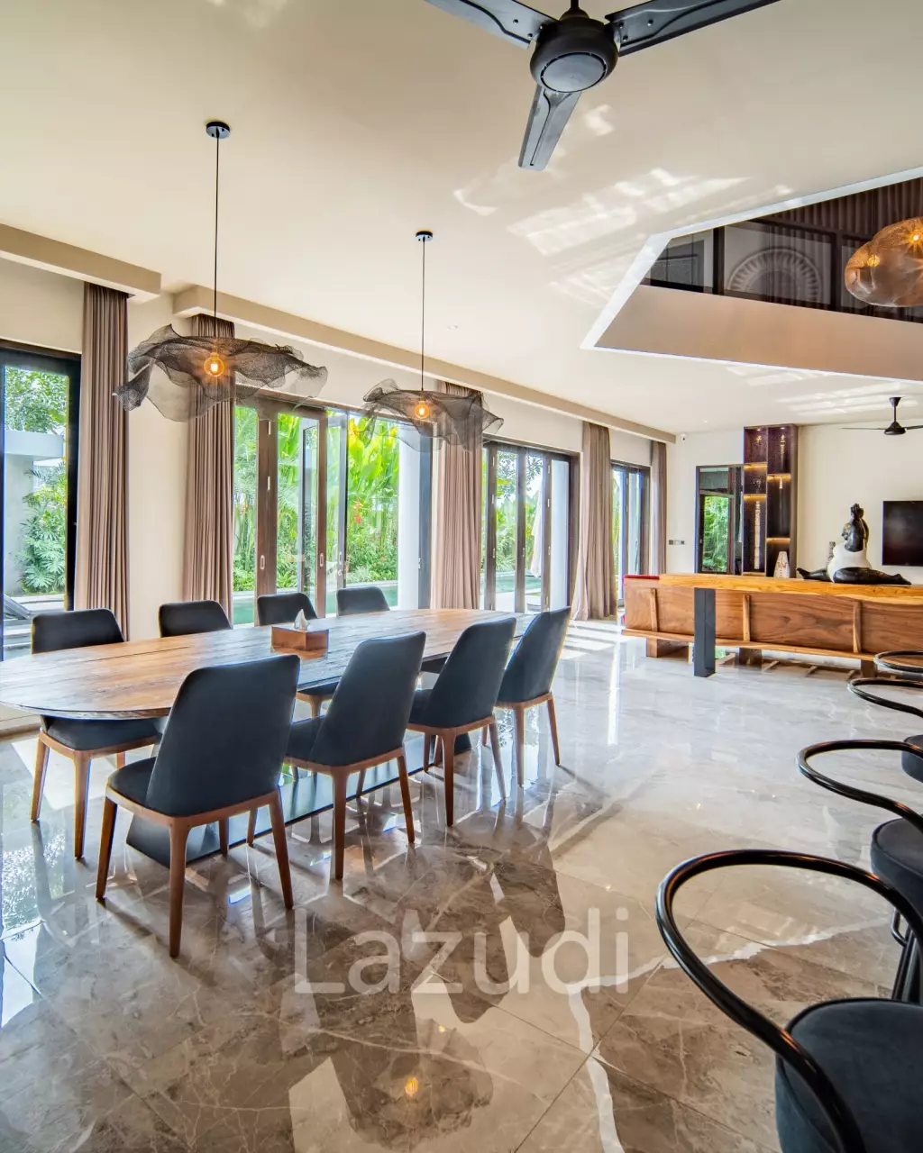 Luxurious 3-Bedroom Villa with Panoramic Mountain Views