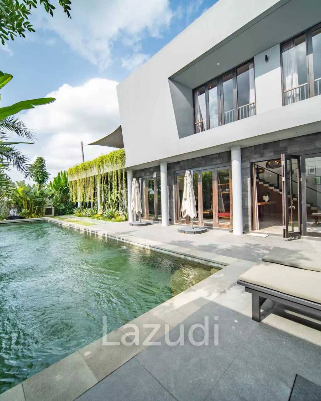 Luxurious 3-Bedroom Villa with Panoramic Mountain Views