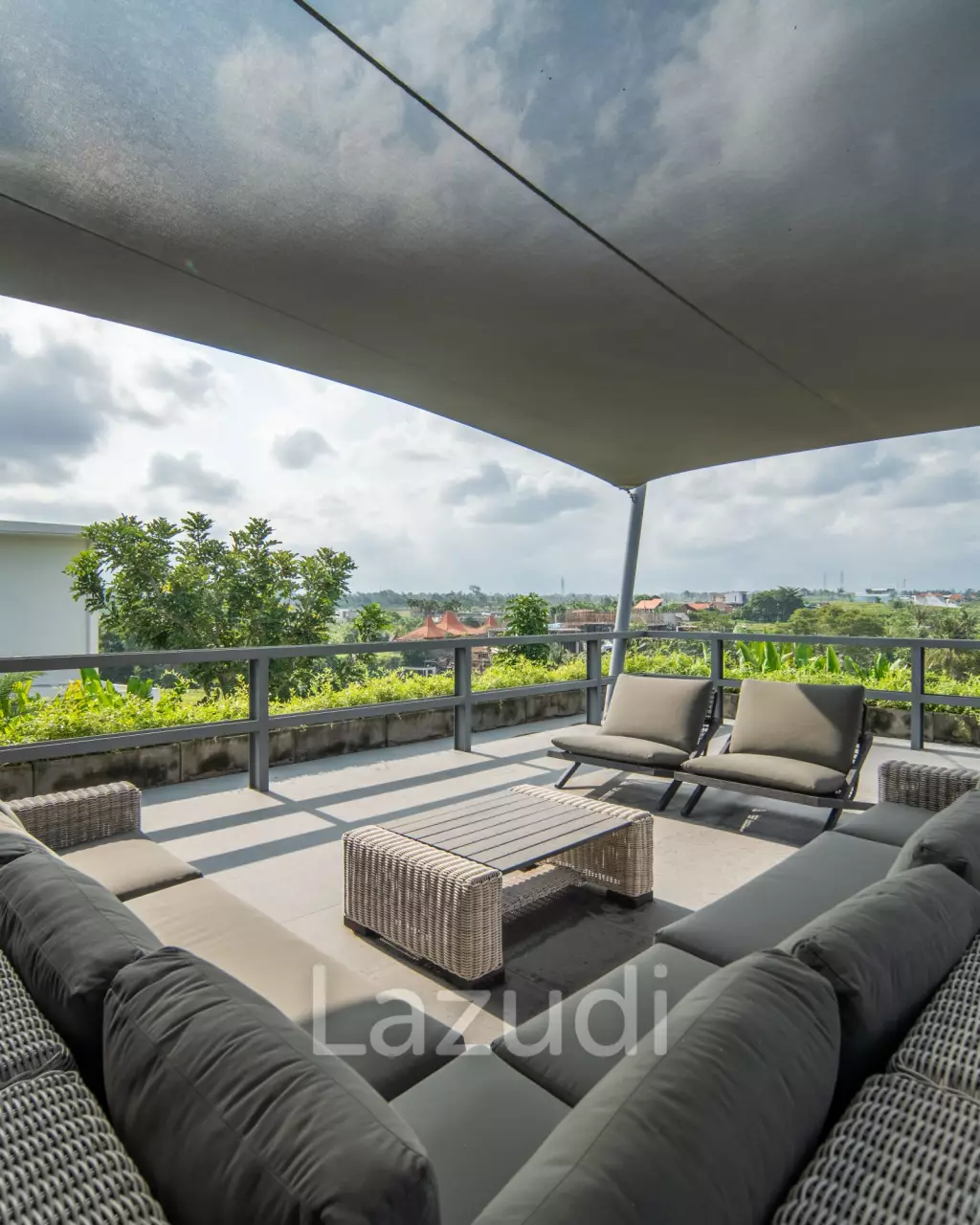Luxurious 3-Bedroom Villa with Panoramic Mountain Views