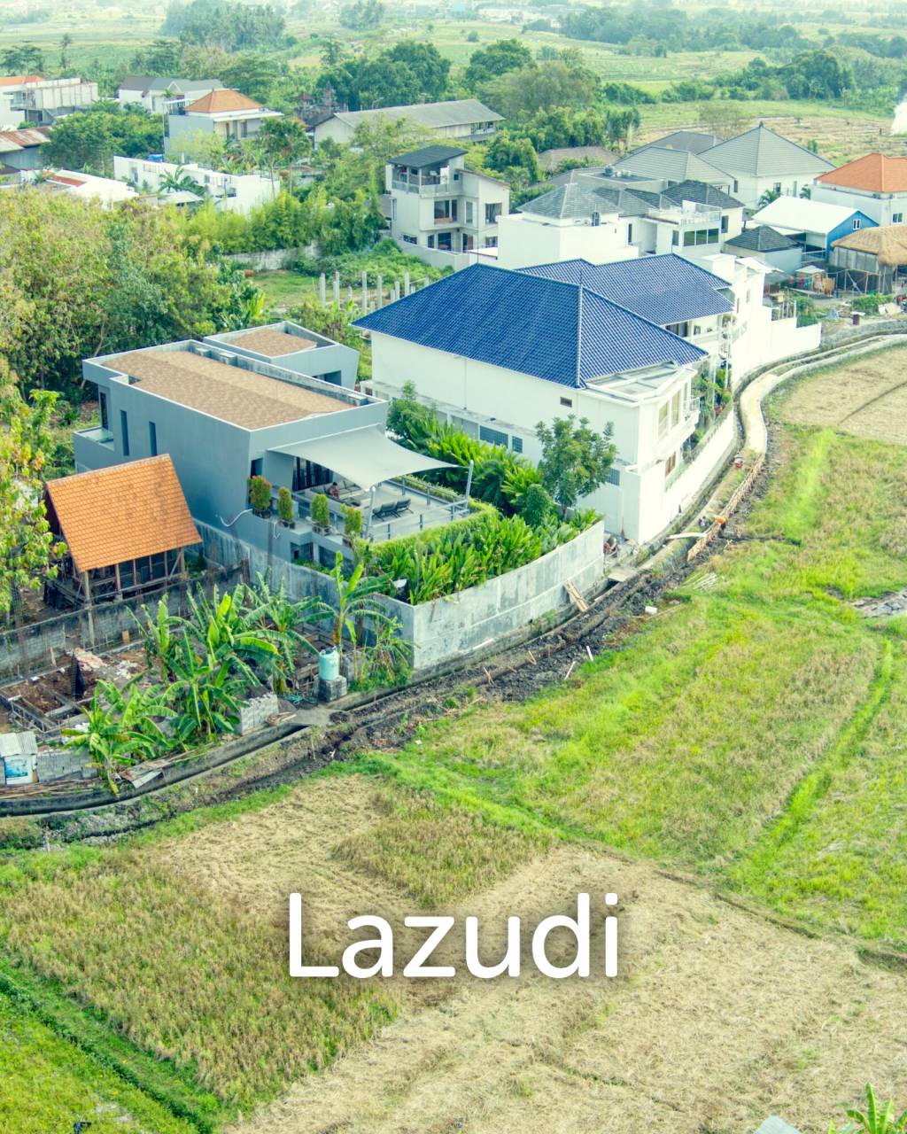 Luxurious 3-Bedroom Villa with Panoramic Mountain Views