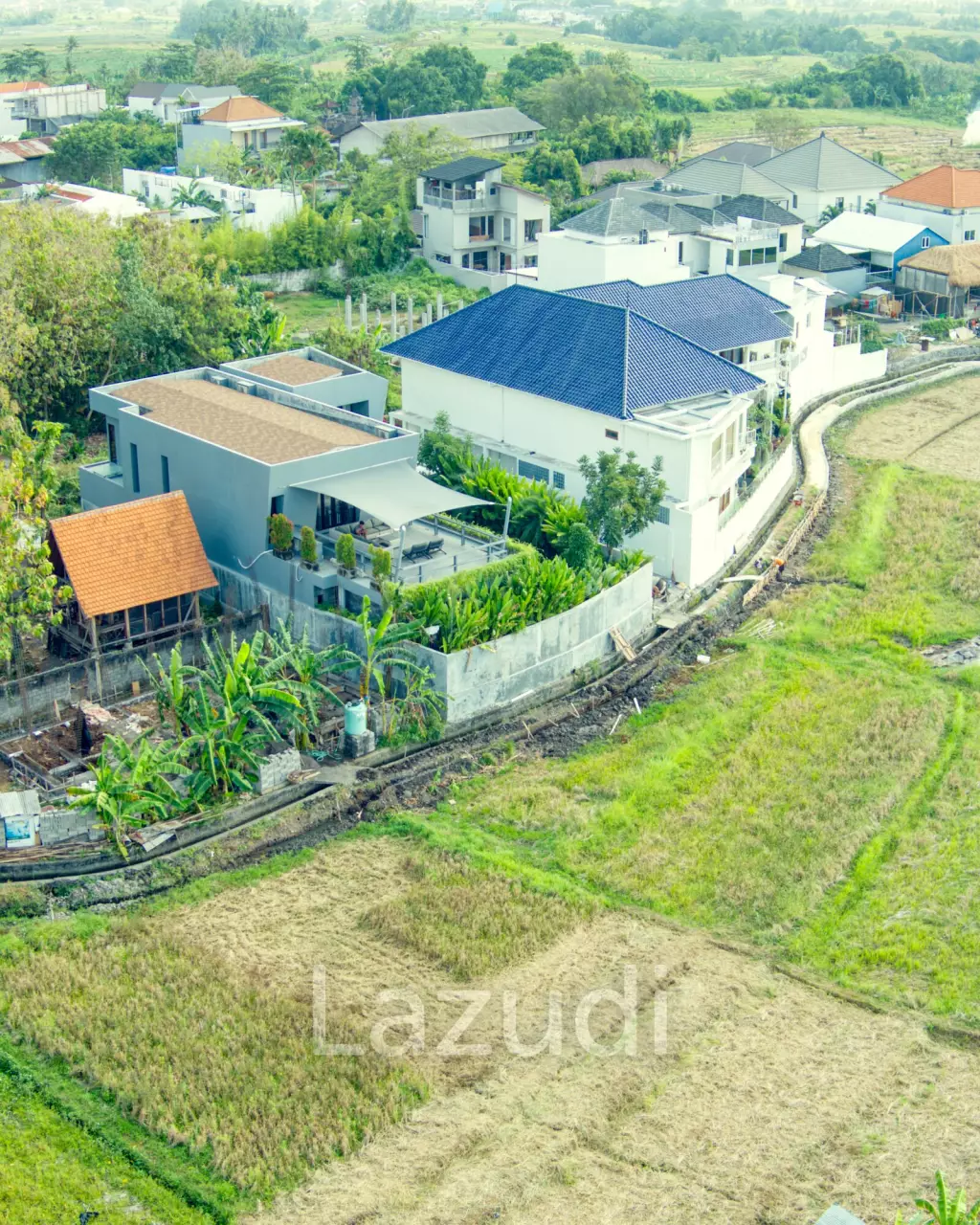 Luxurious 3-Bedroom Villa with Panoramic Mountain Views