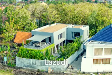 Luxurious 3-Bedroom Villa with Panoramic Mountain Views