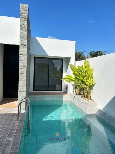 Luxurious 3-bedroom pool villa with garden near Makro Thalang