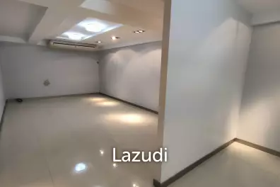 Premium Retail Space for rent in Sathorn