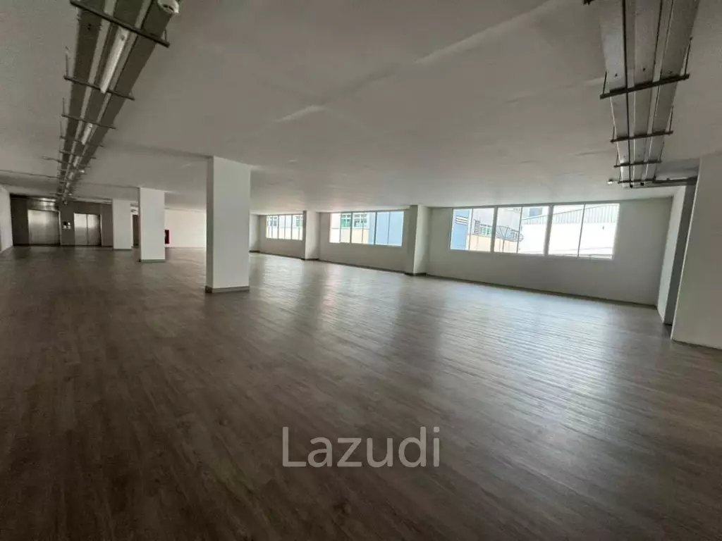 New Commercial Building for sale in Makkasan
