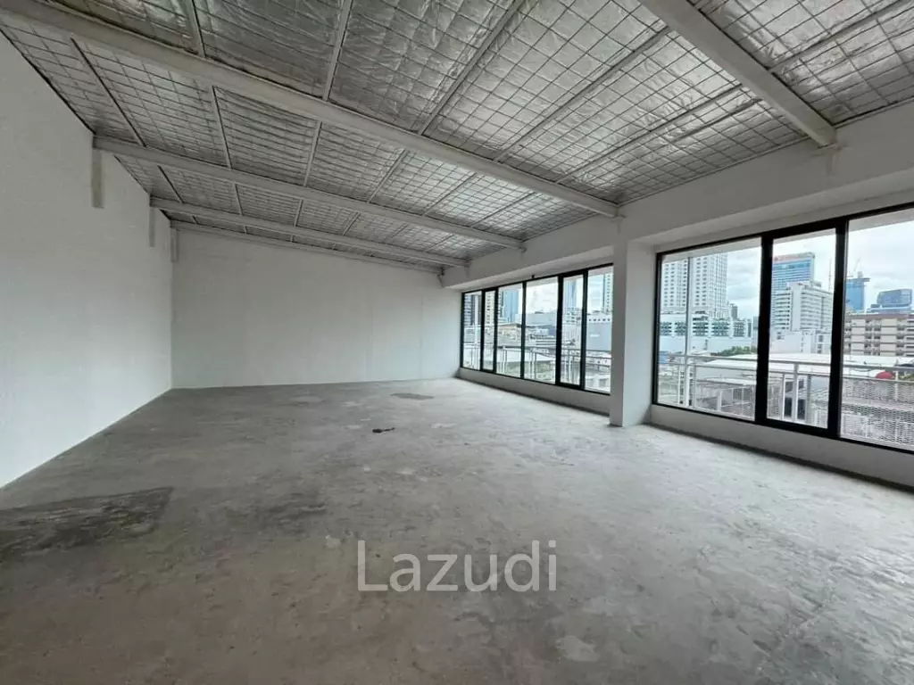 New Commercial Building for sale in Makkasan