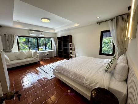 Peaceful 3-Bedroom Villa with Stunning Outdoor Space in Paklok