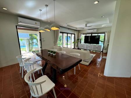 Peaceful 3-Bedroom Villa with Stunning Outdoor Space in Paklok