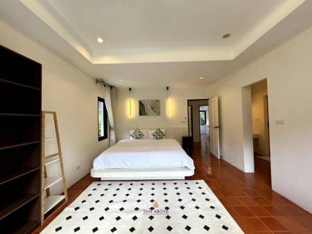 Peaceful 3-Bedroom Villa with Stunning Outdoor Space in Paklok