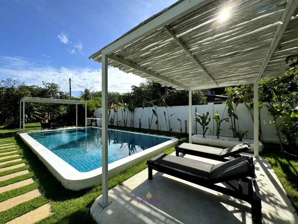 Peaceful 3-Bedroom Villa with Stunning Outdoor Space in Paklok