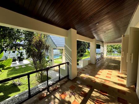 Peaceful 3-Bedroom Villa with Stunning Outdoor Space in Paklok