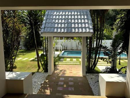 Peaceful 3-Bedroom Villa with Stunning Outdoor Space in Paklok