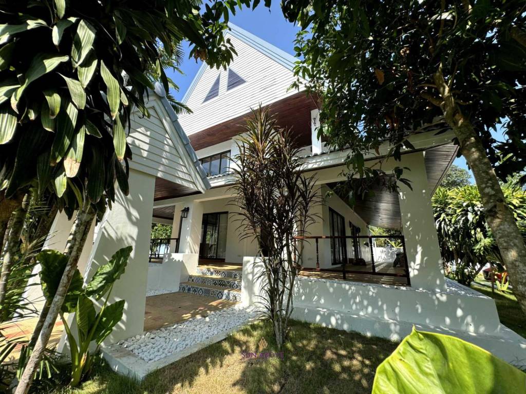 Peaceful 3-Bedroom Villa with Stunning Outdoor Space in Paklok