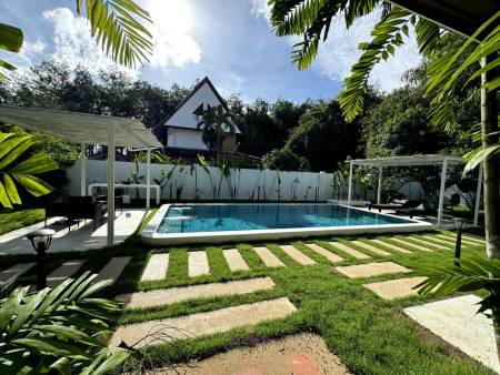 Peaceful 3-Bedroom Villa with Stunning Outdoor Space in Paklok