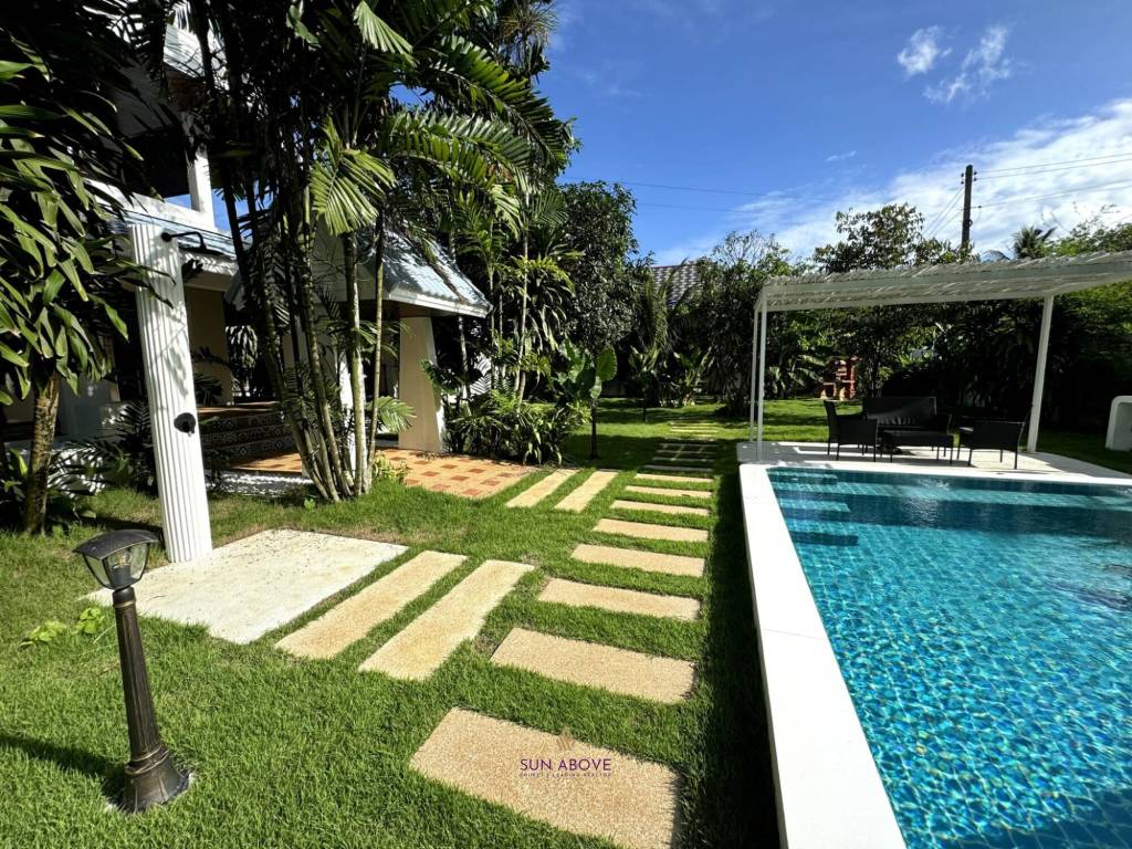 Peaceful 3-Bedroom Villa with Stunning Outdoor Space in Paklok