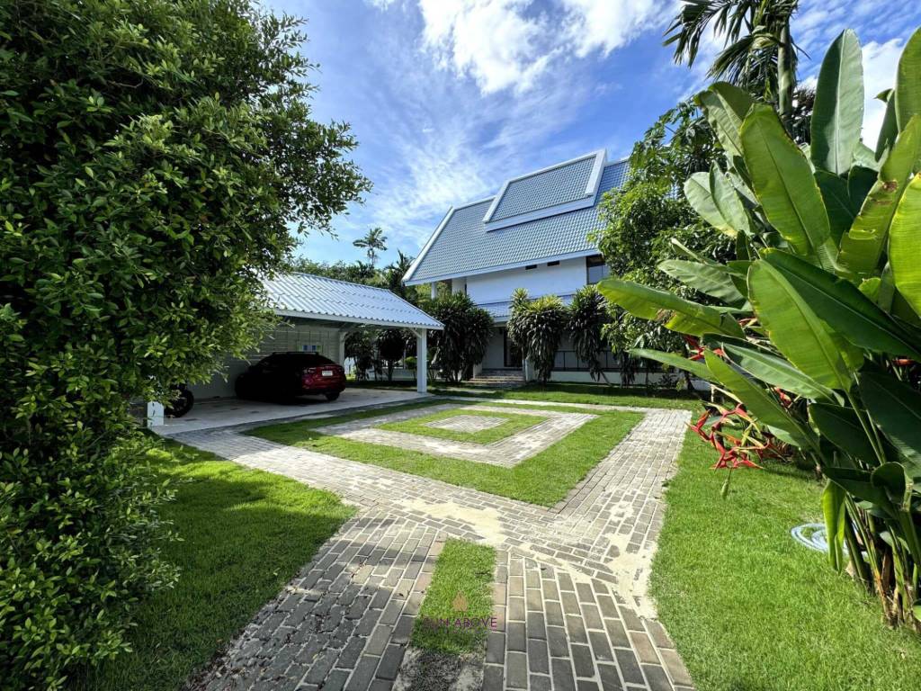 Peaceful 3-Bedroom Villa with Stunning Outdoor Space in Paklok