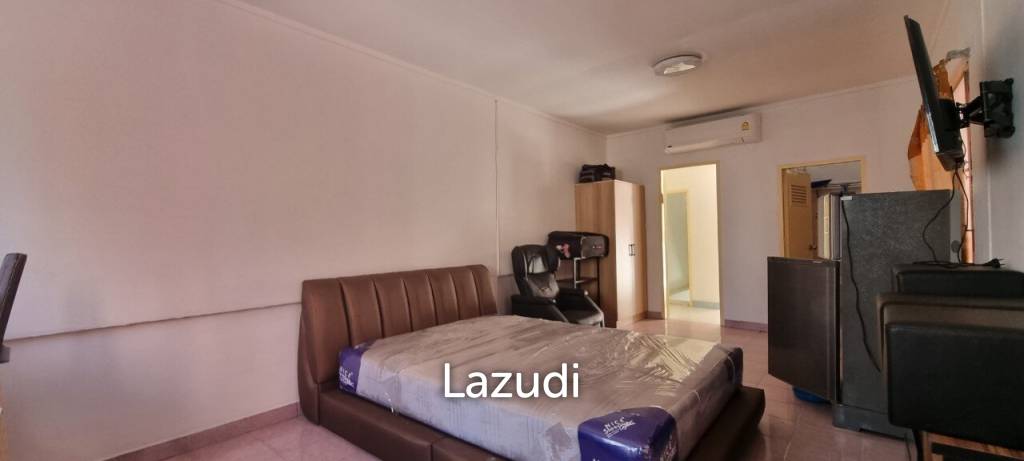 3 Beds 4 Baths 304 SQ.M.  Commercial Building in Buakhao