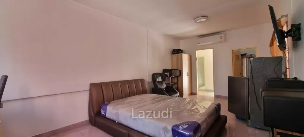 3 Beds 4 Baths 304 SQ.M.  Commercial Building in Buakhao