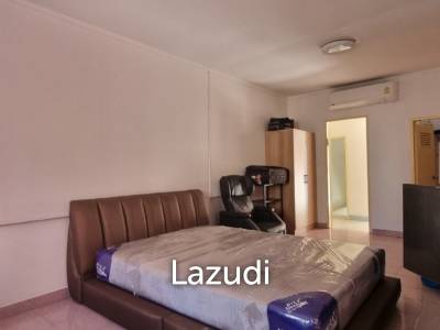 3 Beds 4 Baths 304 SQ.M.  Communal Building in Buakhao
