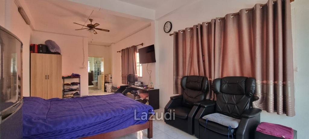 3 Beds 4 Baths 304 SQ.M.  Communal Building in Buakhao