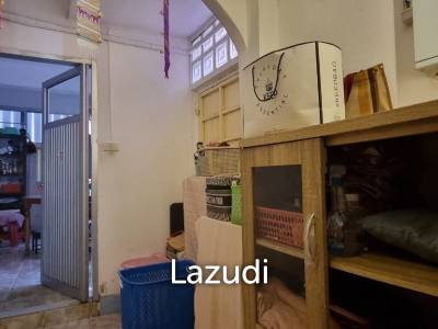3 Beds 4 Baths 304 SQ.M.  Communal Building in Buakhao