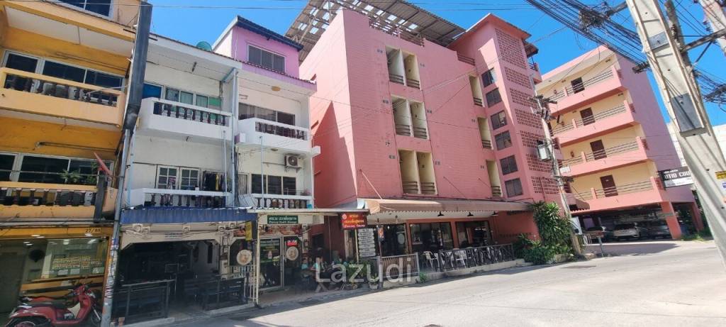 3 Beds 4 Baths 304 SQ.M.  Communal Building in Buakhao