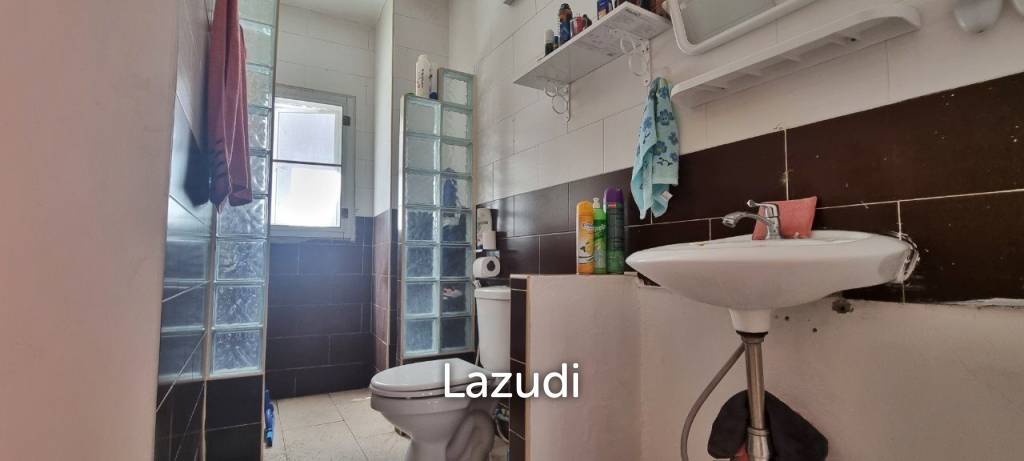 3 Beds 4 Baths 304 SQ.M.  Commercial Building in Buakhao