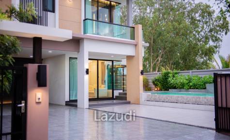 Zermatt Hua Hin : Luxurious Two-Story Villa Soi 102