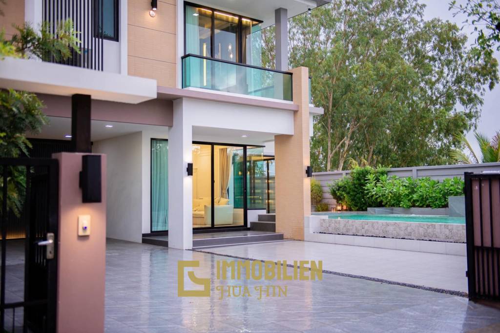 Zermatt Hua Hin : Luxurious Two-Story Villa Soi 102