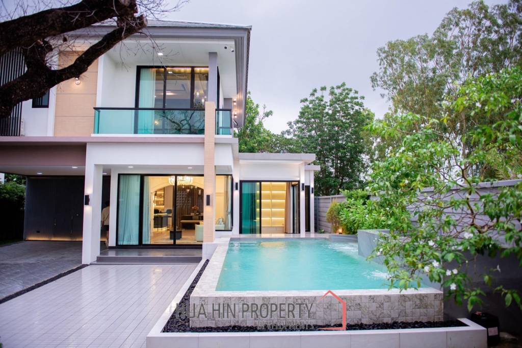 Zermatt Hua Hin : Luxurious Two-Story Villa Soi 102