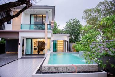 Zermatt Hua Hin : Luxurious Two-Story Villa Soi 102
