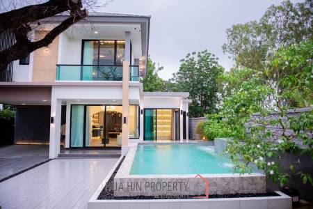 Zermatt Hua Hin : Luxurious Two-Story Villa Soi 102