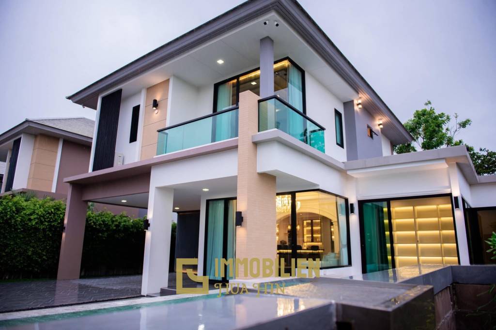 Zermatt Hua Hin : Luxurious Two-Story Villa Soi 102