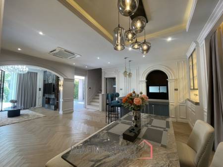 Zermatt Hua Hin : Luxurious Two-Story Villa Soi 102