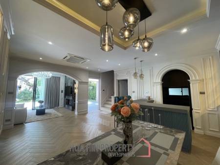 Zermatt Hua Hin : Luxurious Two-Story Villa Soi 102