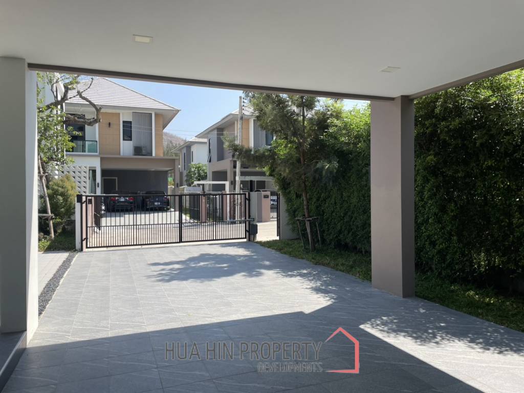 Zermatt Hua Hin : Luxurious Two-Story Villa Soi 102