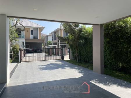 Zermatt Hua Hin : Luxurious Two-Story Villa Soi 102