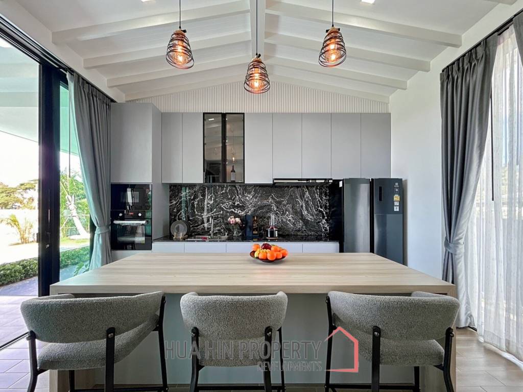 Brand New 5 Bedroom Pool Villa Close to Black Mountain