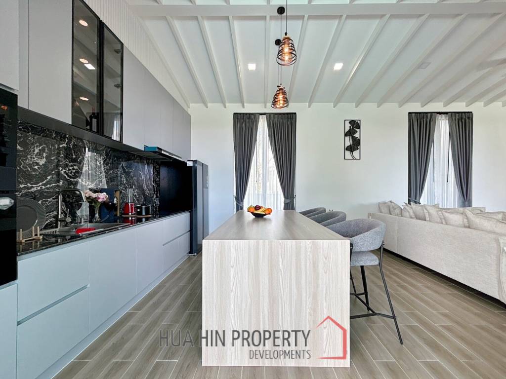 Brand New 5 Bedroom Pool Villa Close to Black Mountain