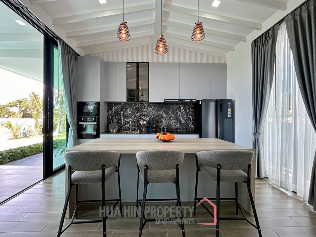 Brand New 5 Bedroom Pool Villa Close to Black Mountain