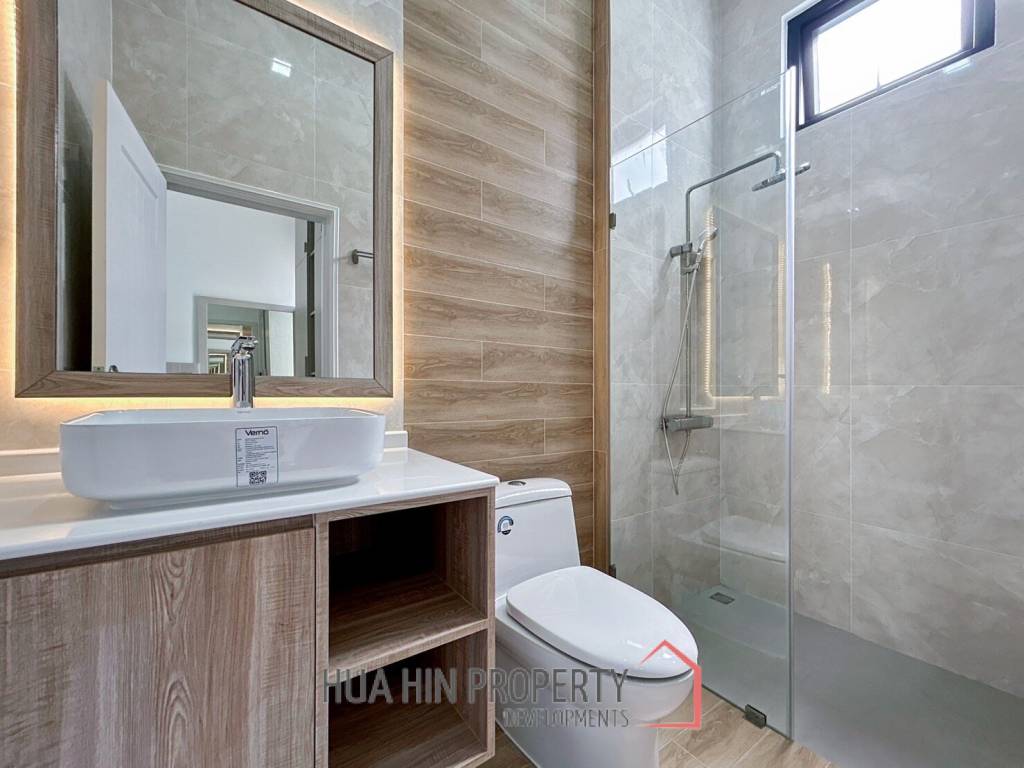 Brand New 5 Bedroom Pool Villa Close to Black Mountain