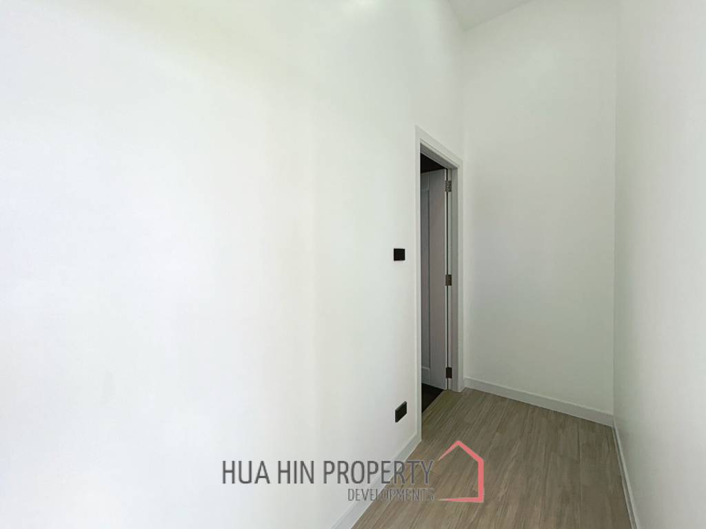 Brand New 5 Bedroom Pool Villa Close to Black Mountain