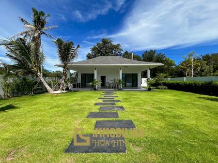 Toute nouvelle villa avec piscine et 5 chambres à coucher près de Black Mountain